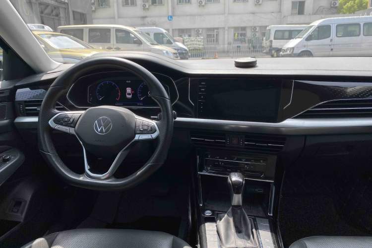 Used Volkswagen Passat 2022 330TSI Luxury Edition Interior 4