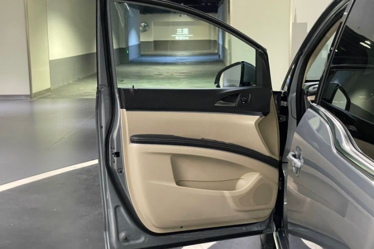 Used Buick GL8 2023 Land Business Class Smart Deluxe Model