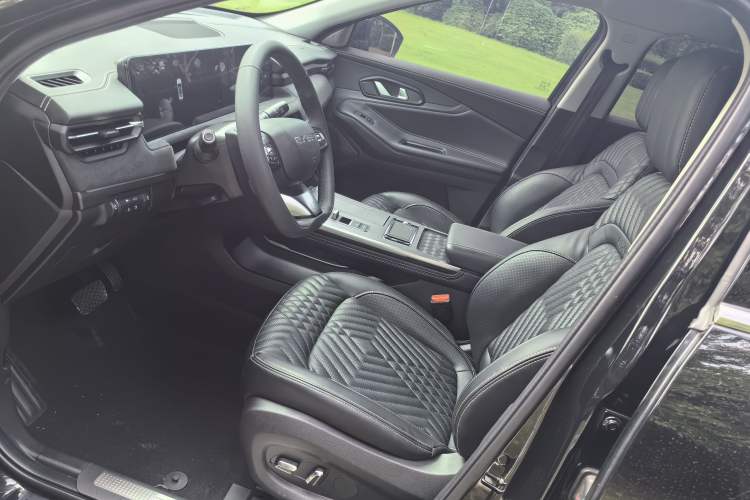 Used EXEED Lingyun 2023 300T Two-Wheel Drive Starry Edition Interior 4