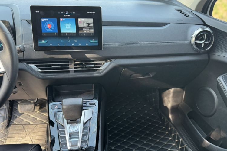 Used BYD Yuan New Energy 2019 EV535 Smart Connect Trendsetting Model
