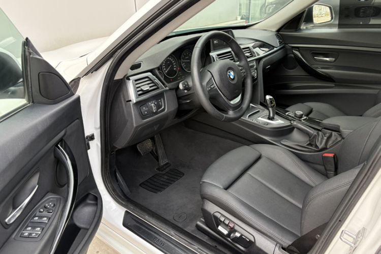 Used BMW 3 Series GT 2018 320i Sport Edition Left Front Seat