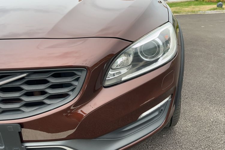 Used Volvo V60 2016 Cross Country T6 AWD
