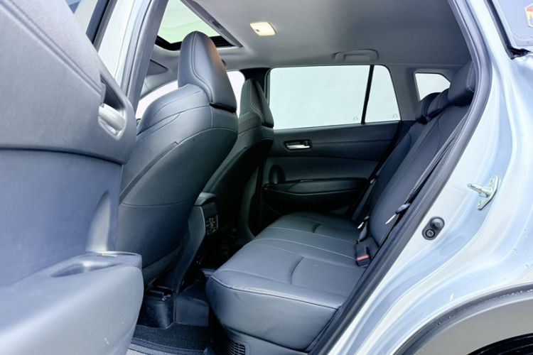 Used Toyota FRONTLANDER 2023 2.0L Smart Electric Hybrid Dual-Engine Luxury Edition
