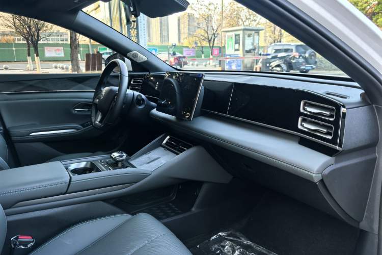 Used BYD Qin L 2025 DM-i Smart Drive 80KM Superior Model