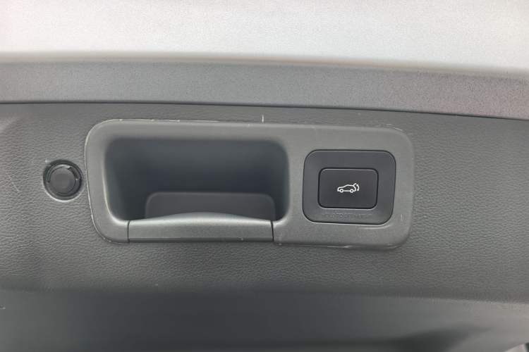 Used GAC Trumpchi GS8 2022 Linghang Series 2.0 TGDI Two-Wheel-Drive Luxury Smart Connectivity Version (7 Seats)