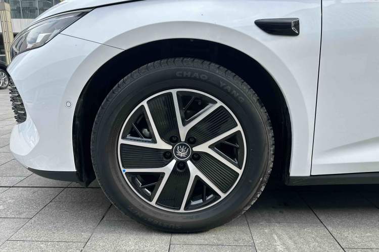 Used BYD Qin L 2025 DM-i Smart Drive 120KM Superior Model
