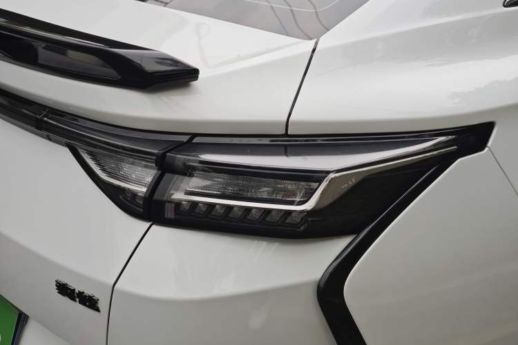 Used Dongfeng Aeolus Yixuan 2023 Mach Edition 1.5L Automatic Chasing Shadow Version
