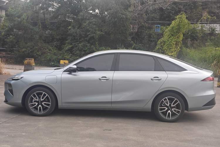 Used Roewe D6 2025 520km Luxury Edition
