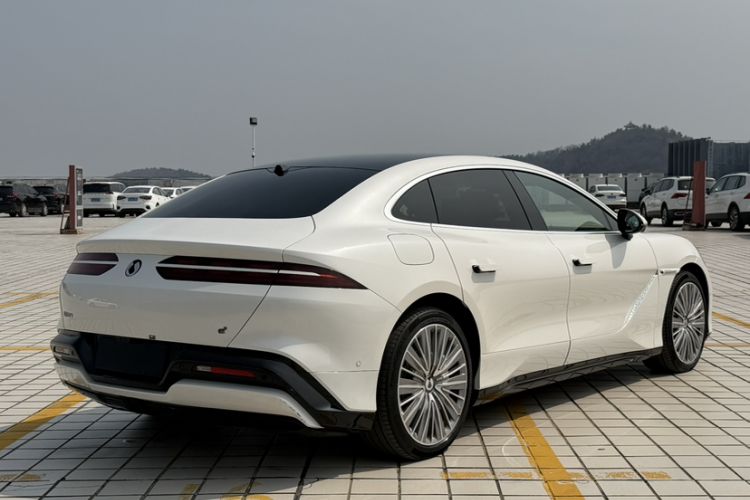 Used Denza Z9 2024 1100 km All-Wheel-Drive Ultra Version
