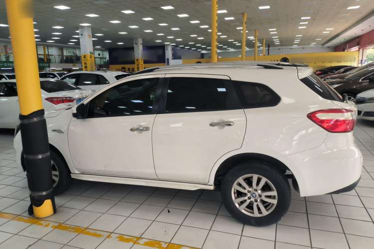 Used Venucia T70 2016 2.0L CVT Smart Choice Edition Exterior 3