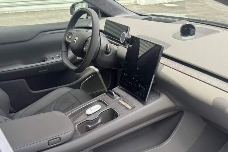 Used Nio ET7 2024 75 kWh Executive Signature Edition Interior 3