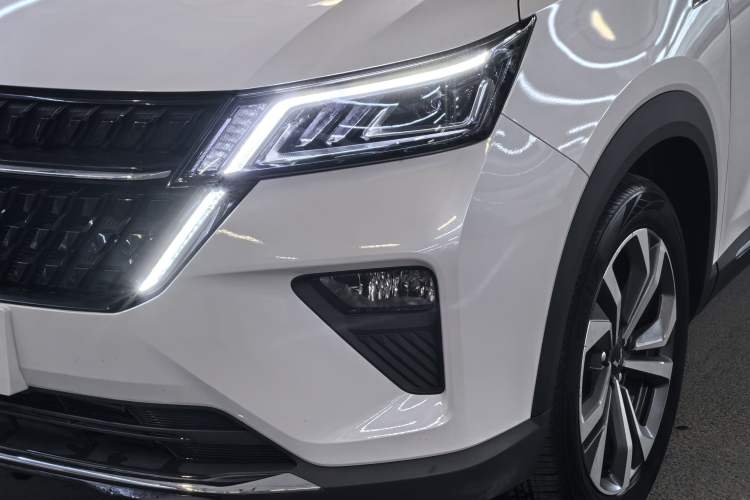 Used Wuling Asta 2022 2.0L DHT Electric-Speed Version Exterior 5