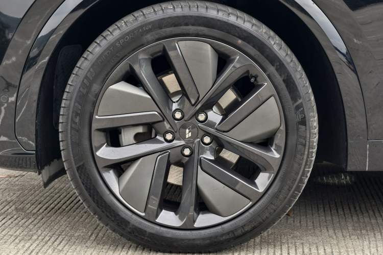 Used Li Auto L7 2024 Pro Model Exterior 4