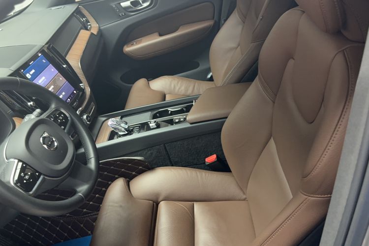 Used Volvo XC60 New Energy 2023 T8 Plug-in Hybrid Long-Range All-Wheel Drive Smart Luxury Edition