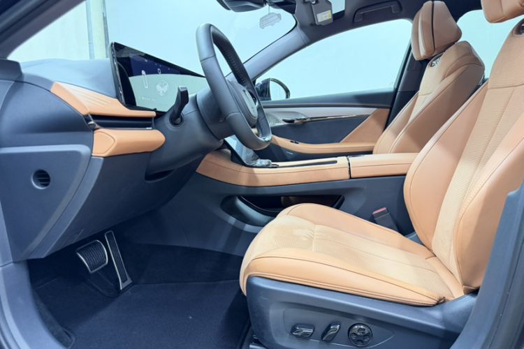 Used VOYAH PASSION 2024 PHEV Four-Wheel Drive Ultra-Long Range Flagship Model
