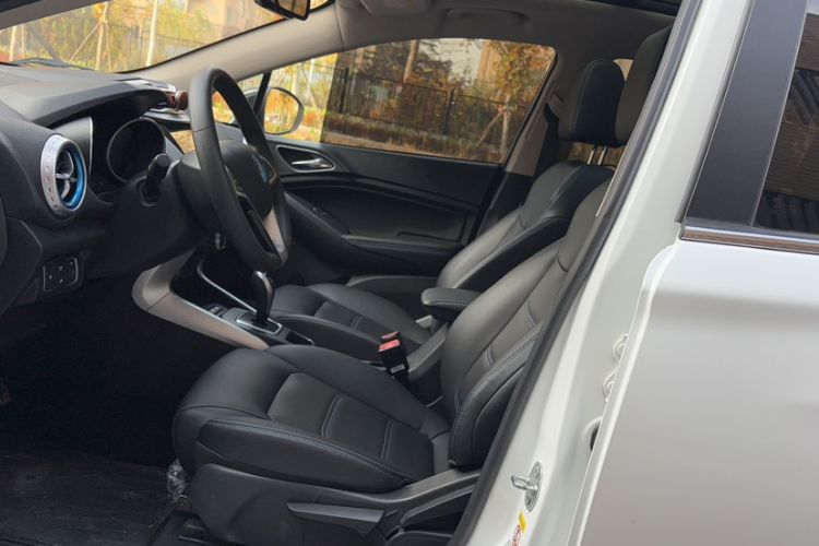 Used BYD Yuan New Energy 2018 EV360 Smart Connected Cool Model Left Front Seat