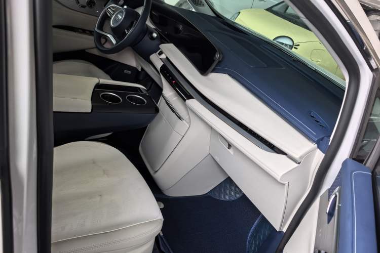 Used Buick GL8 New Energy 2024 Lu Zun Luxury Edition 7-Seater Interior 2