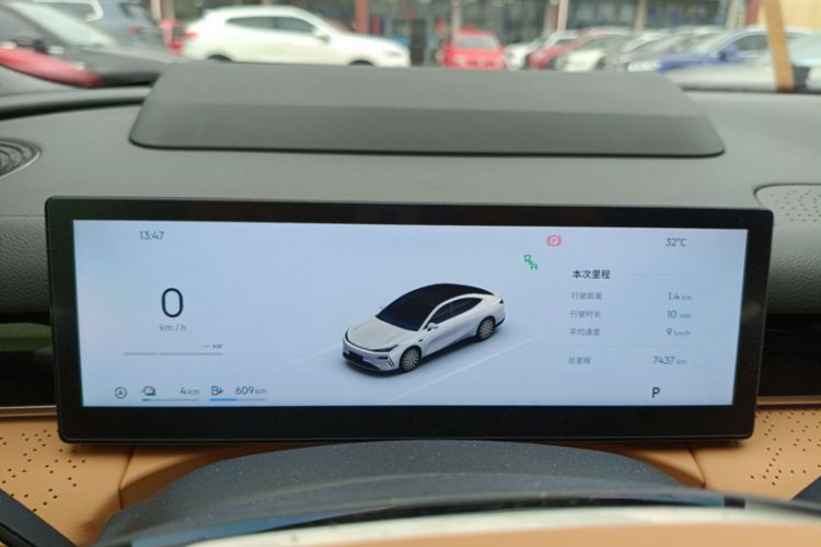 Used Geely Galaxy 8 2025 130km EM-P Starship Edition
