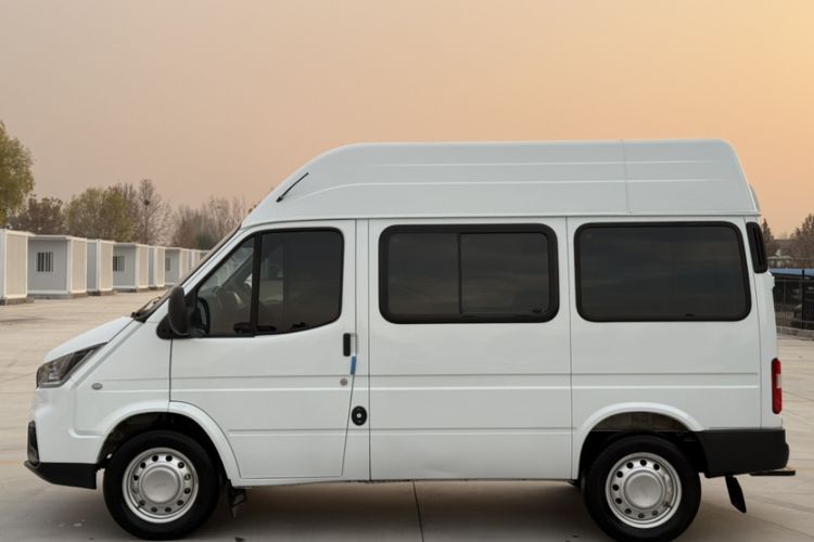 Used JMC Transit 2021 2.8T Space King Taurus Short Wheelbase Mid-Height 6-Seater Diesel Euro VI JX493
