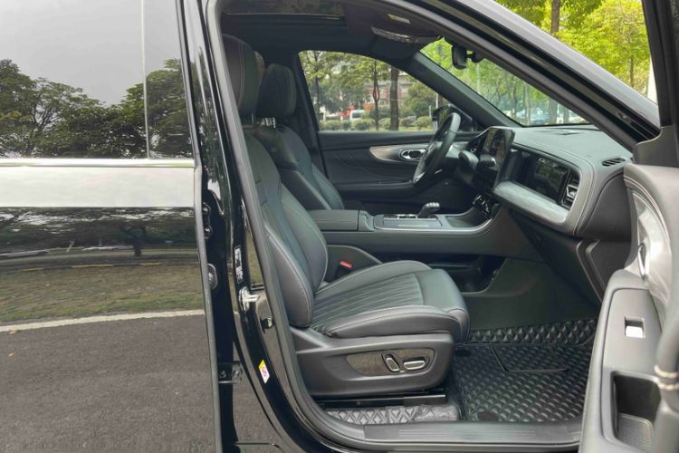 Used GAC Trumpchi GS8 2025 Linghang Series 2.0 TGDI Two-Wheel-Drive Luxury Edition 5 Seats