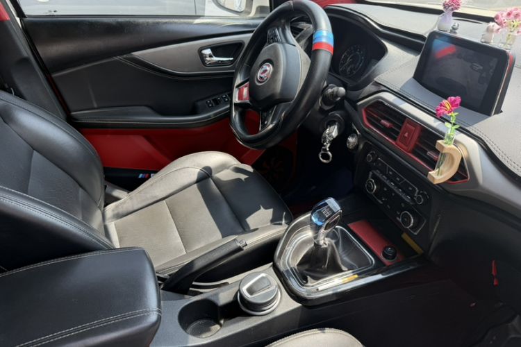 Used Dongfeng Fengon S560 2018 1.8L Manual Urban Model 7 Seats Interior 9