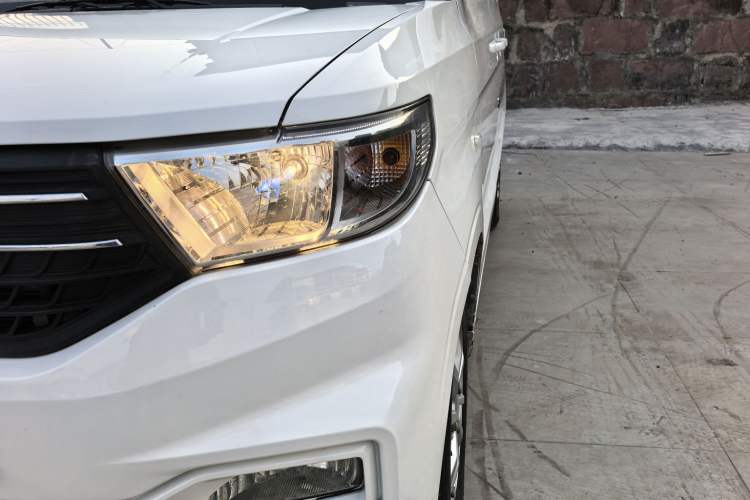 Used Wuling Hongguang V 2019 1.5L Enjoyment Version China VI LAR