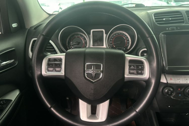 Used Dodge Journey 2013 2.4L Two-Wheel Drive Luxury Version