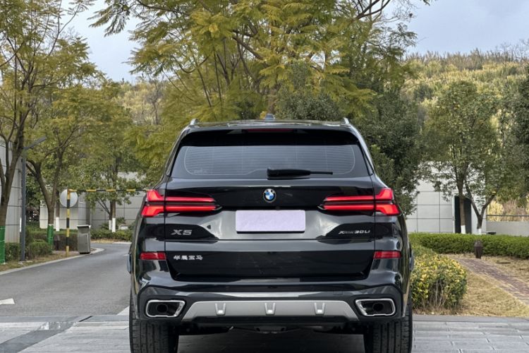 Used BMW X5 2023 xDrive 30Li Luxury M Sport Package
