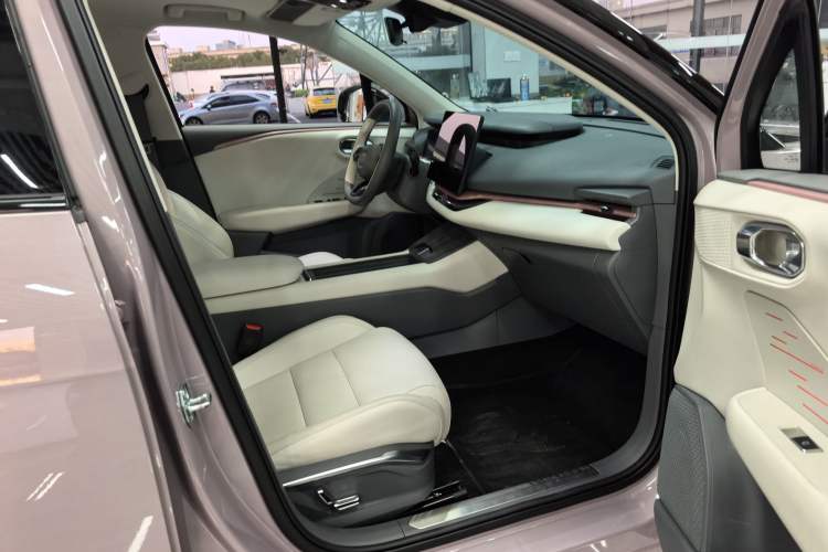 Used Lynk & Co 06 EM-P 2023 EM-P 126 Long-Range Halo
