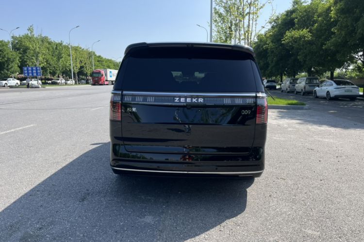 Used Zeekr 009 2024 7-Seater Aisle Version 108 kWh
