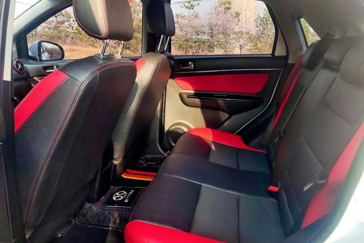 Used BAIC Senova X25 2015 1.5L manual Comfort trim level