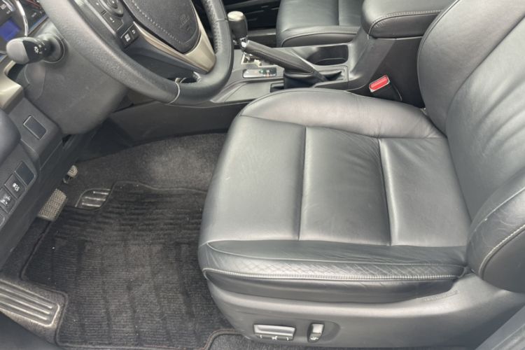 Used Toyota RAV4 2013 2.0L CVT Four-Wheel Drive New Edition