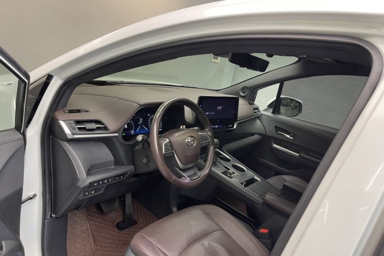 Used Toyota Sienna 2021 2.5L Hybrid Platinum Edition
