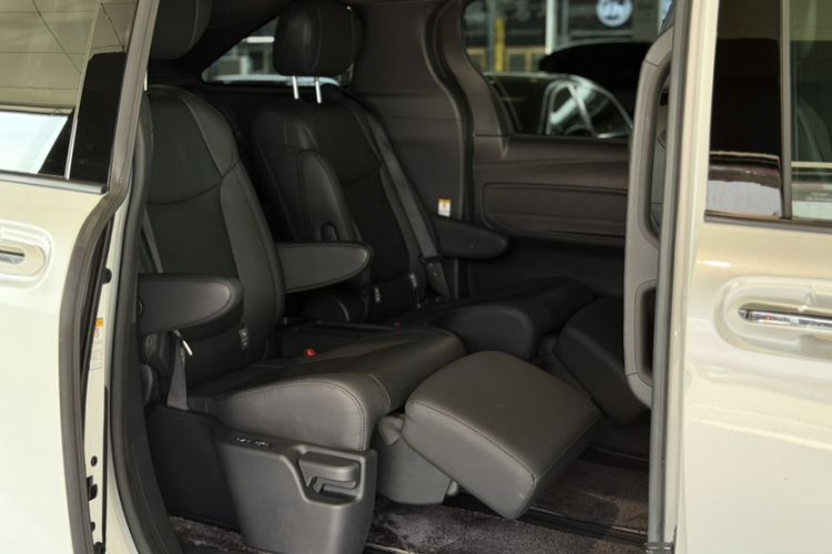 Used Toyota SIENNA 2021 2.5L Hybrid Premium Edition