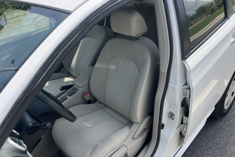 Used Venucia T70 2015 1.6L Manual Ruixing Edition Interior 2