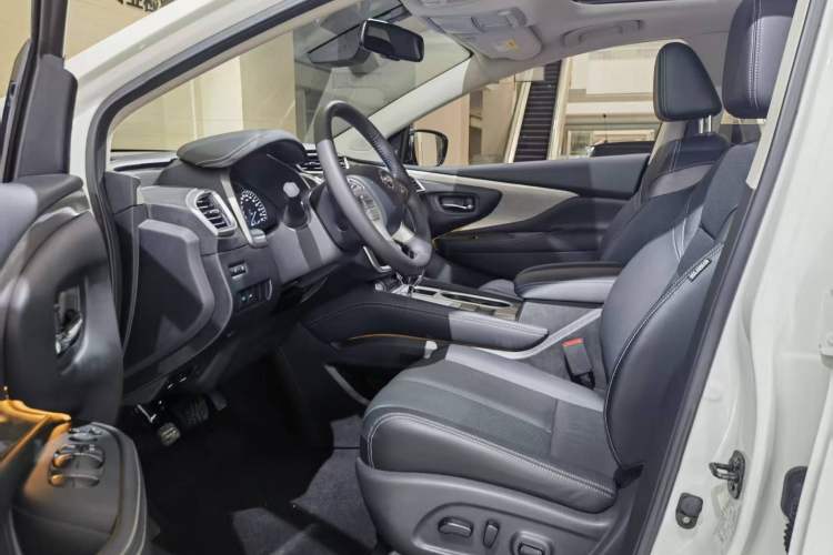 Used Nissan Murano 2021 2.5L XL Two-Wheel Drive Smart Connect Luxury Edition Interior 7