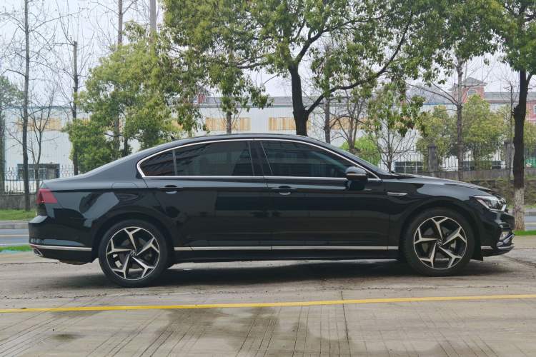 Used Volkswagen Magotan 2023 2 Million Units Commemorative Edition 330TSI DSG Luxury Version Exterior 3