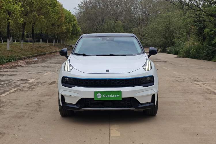 Used Lynk & Co 05 2020 2.0TD Two-Wheel Drive Shine Halo Exterior 1