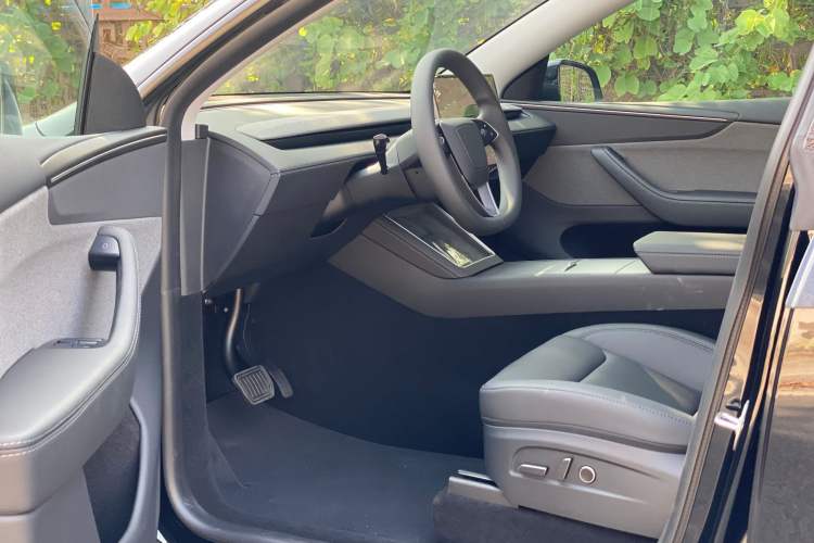 Used Tesla Model Y 2026 Rear-Drive Model