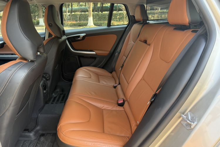 Used Volvo V60 2014 Restyled T5 Zhiya Edition
