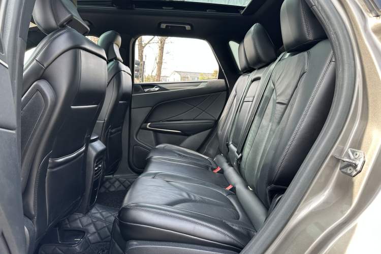 Used Lincoln MKC 2017 2.0T Two-Wheel Drive Deluxe Edition
