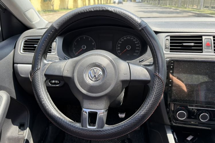 Used Volkswagen Sagitar 2014 Revised Version 1.6L Manual Comfort Edition Steering Wheel
