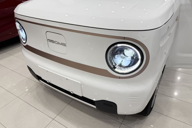 Used Geely Galaxy Panda 2023 Panda Mini 200km Endurance Bear Left Front Headlight