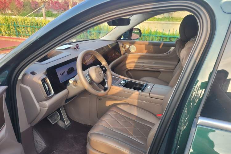 Used Hima AITO M9 2024 Range-Extended Ultra Version 52 kWh 5-Seater Model Interior 1