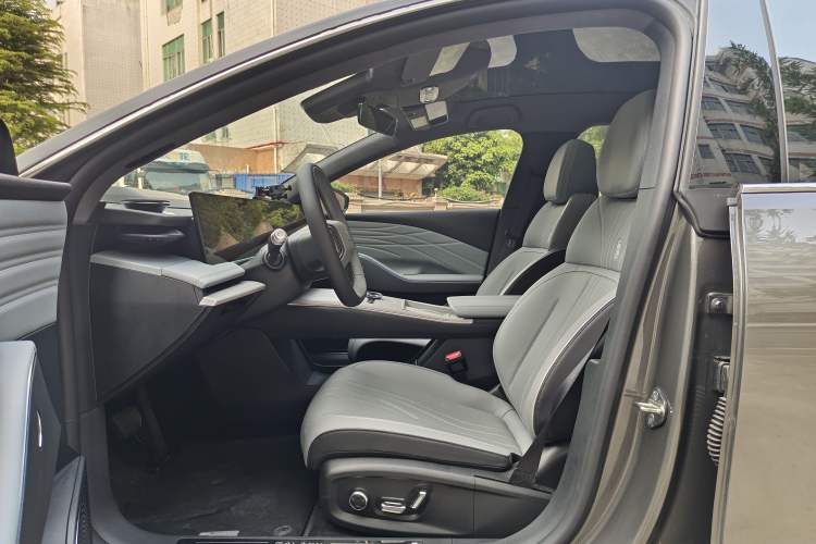 Used Geely Galaxy E8 2024 550 km Range Rear-Drive MAX
