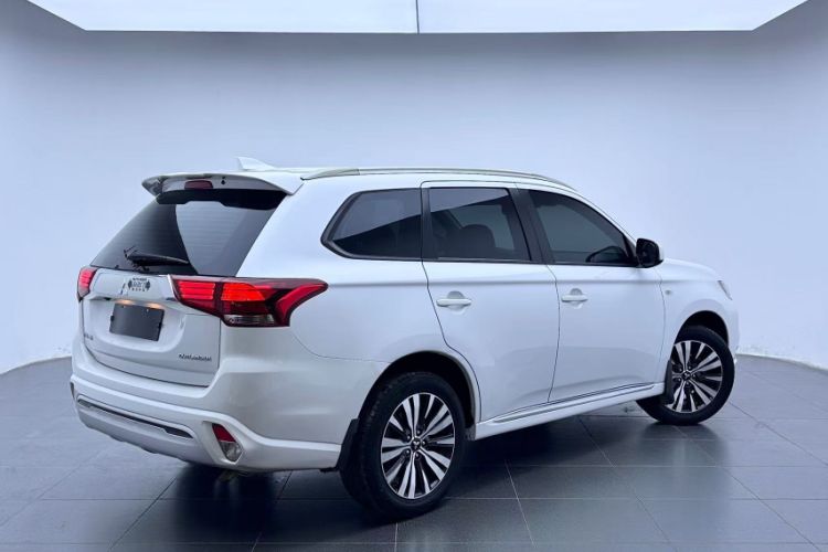 Used Mitsubishi Outlander 2021 2.0L Two-Wheel Drive Comfort Edition 5 Seats