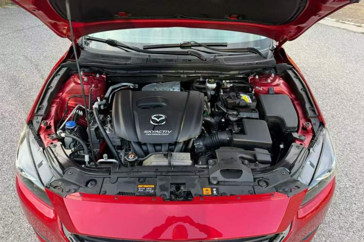 Used Mazda 3 Axela 2019 Cloud-Control Edition Hatchback 1.5L Automatic Comfort Model China VI Standard Interior 4