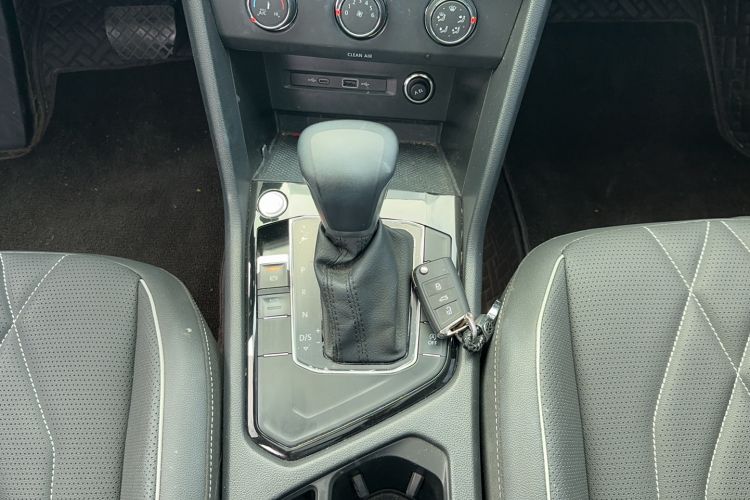 Used Volkswagen Tiguan L 2023 280TSI Automatic Two-Wheel Drive Trendy Innovation Limited Edition Gear Lever