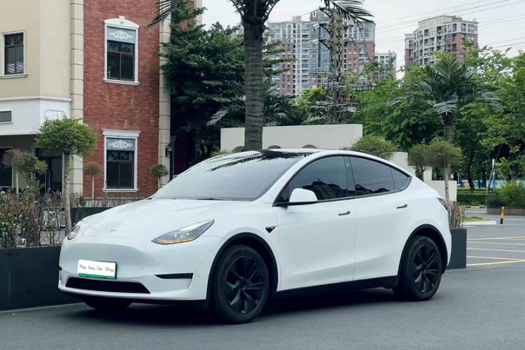 Used Tesla Model Y 2023 Long-Range All-Wheel-Drive Version

