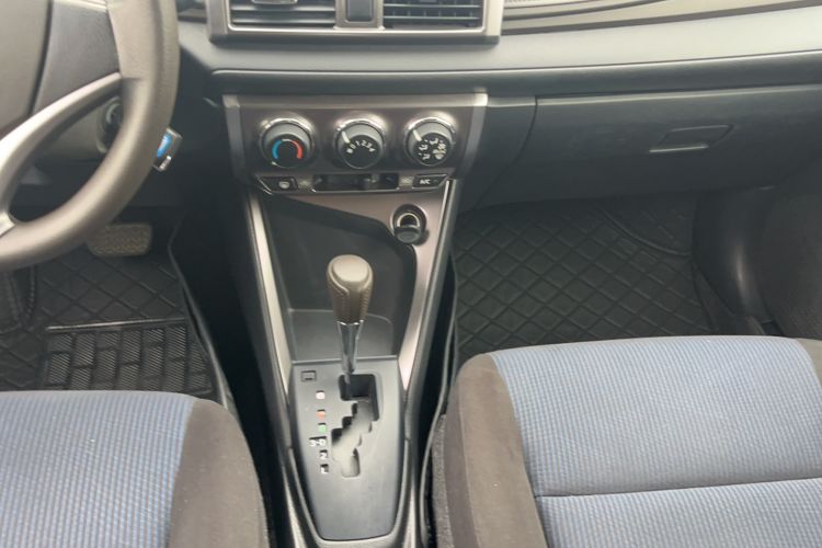 Used Toyota YARiS L Zhi Xuan 2015 1.5E Automatic Charm Edition Gear Lever
